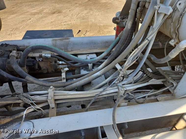 image for item EB1060 2003 International 5500i ready mix truck