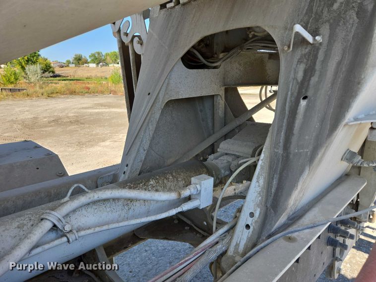 image for item EB1060 2003 International 5500i ready mix truck