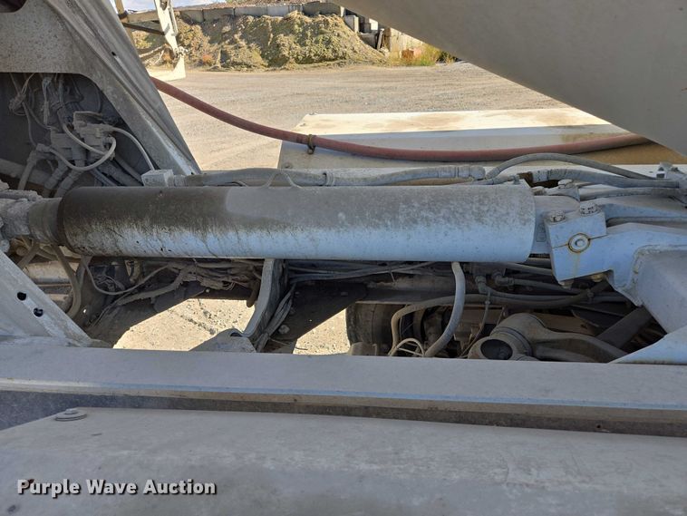 image for item EB1060 2003 International 5500i ready mix truck