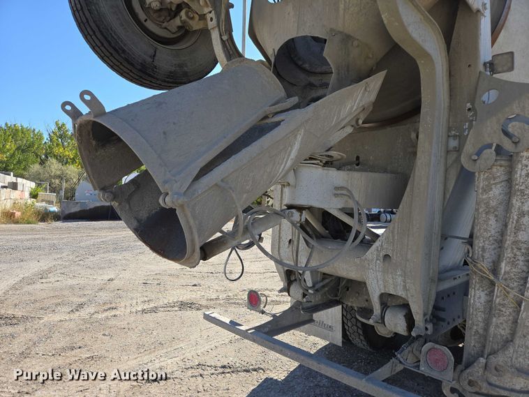 image for item EB1060 2003 International 5500i ready mix truck