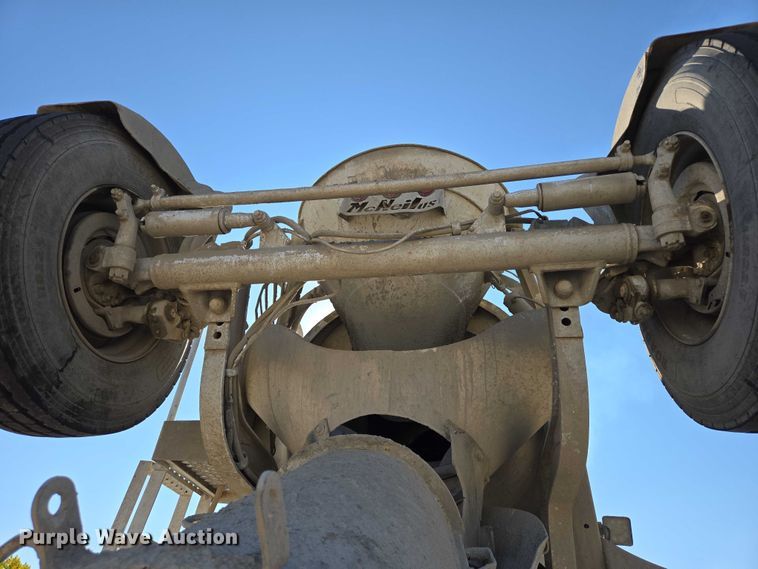 image for item EB1060 2003 International 5500i ready mix truck