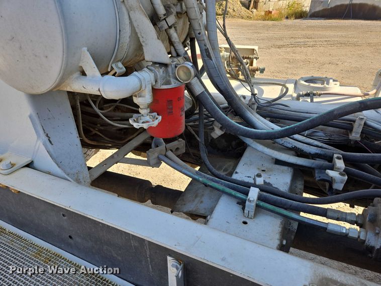 image for item EB1060 2003 International 5500i ready mix truck