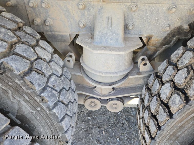 image for item EB1060 2003 International 5500i ready mix truck