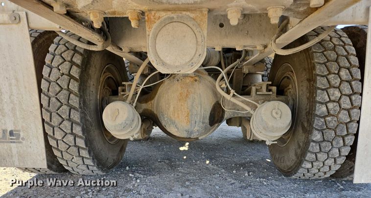 image for item EB1060 2003 International 5500i ready mix truck