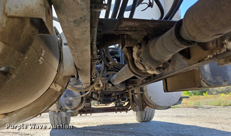 image for item EB1060 2003 International 5500i ready mix truck