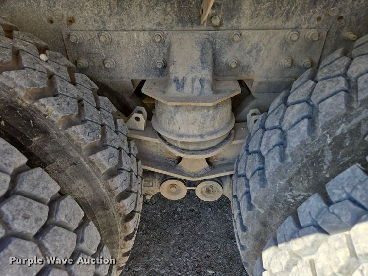 image for item EB1060 2003 International 5500i ready mix truck