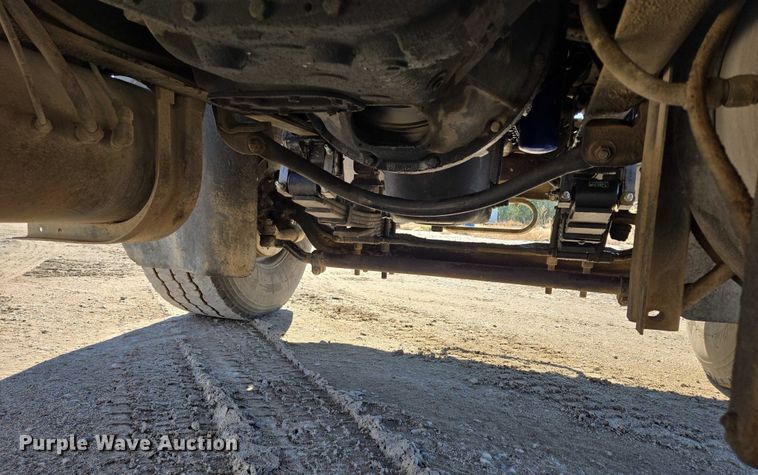 image for item EB1060 2003 International 5500i ready mix truck