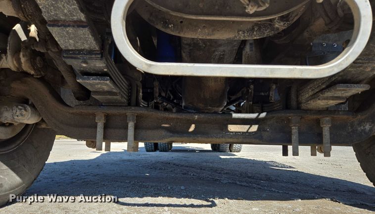 image for item EB1060 2003 International 5500i ready mix truck