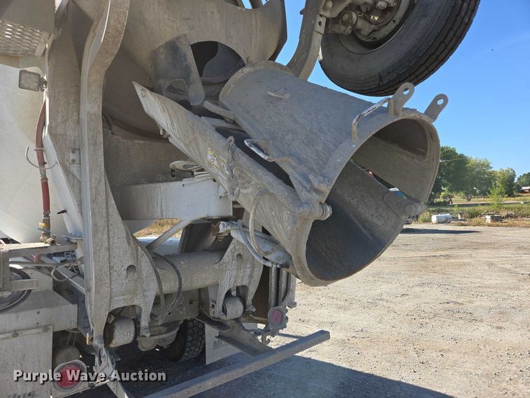 image for item EB1060 2003 International 5500i ready mix truck