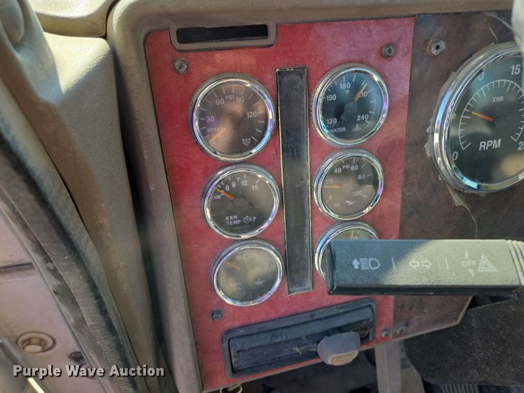 image for item EB1060 2003 International 5500i ready mix truck