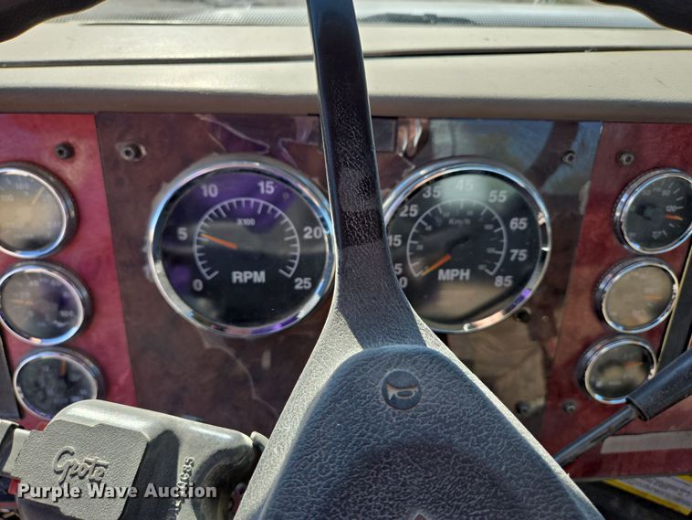 image for item EB1060 2003 International 5500i ready mix truck