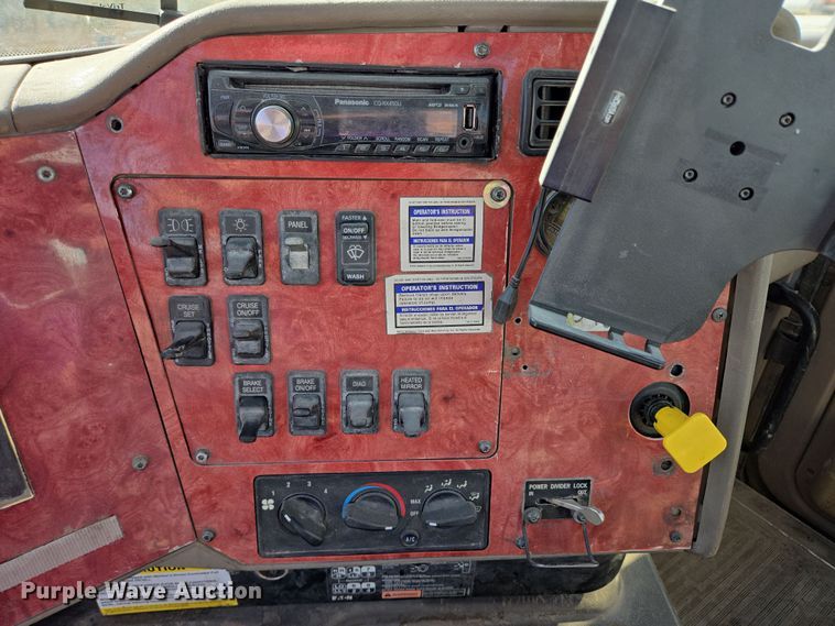 image for item EB1060 2003 International 5500i ready mix truck