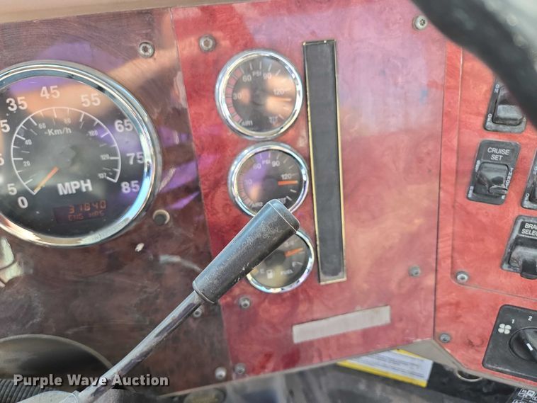 image for item EB1060 2003 International 5500i ready mix truck