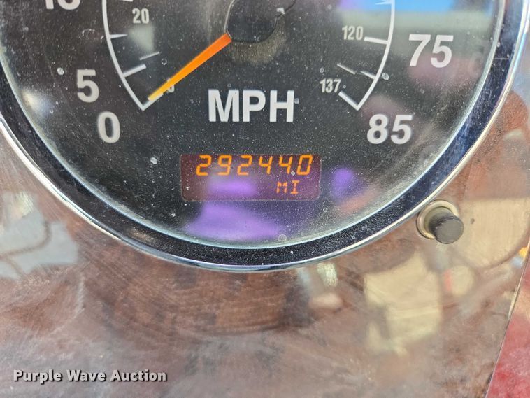 image for item EB1060 2003 International 5500i ready mix truck