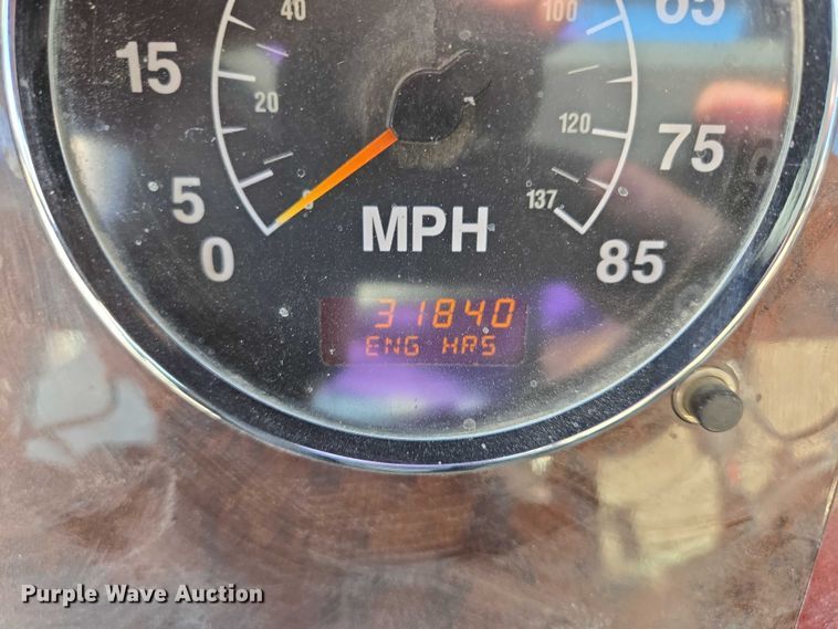 image for item EB1060 2003 International 5500i ready mix truck