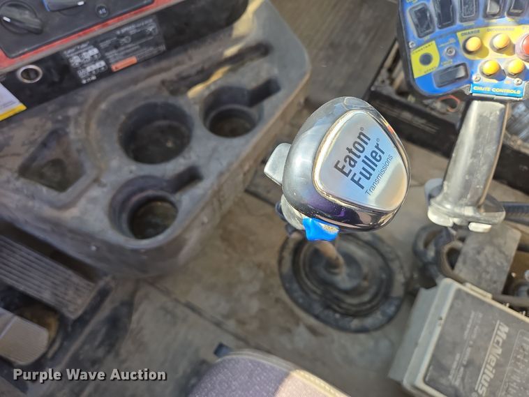 image for item EB1060 2003 International 5500i ready mix truck