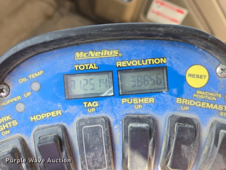 image for item EB1060 2003 International 5500i ready mix truck