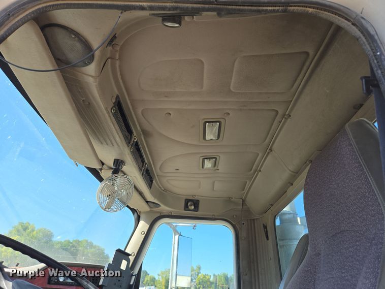 image for item EB1060 2003 International 5500i ready mix truck