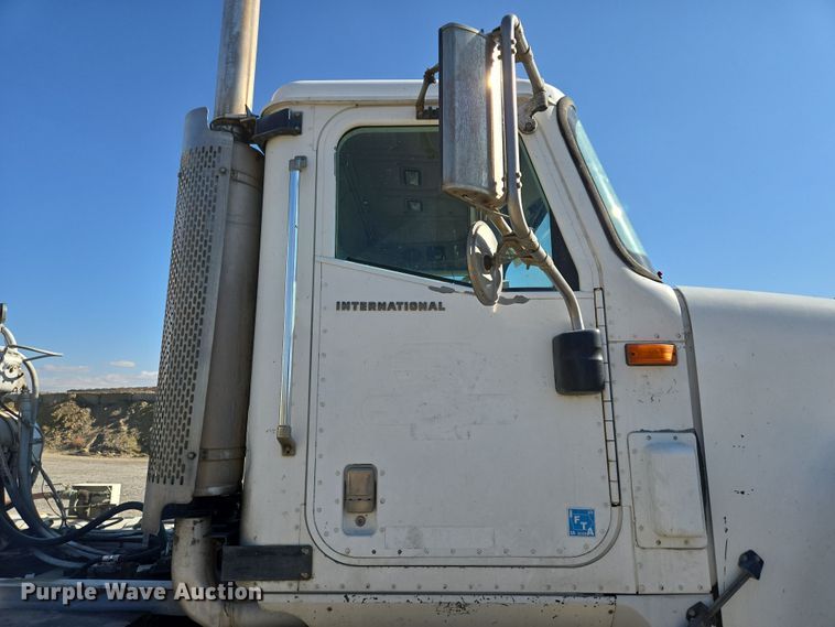 image for item EB1060 2003 International 5500i ready mix truck