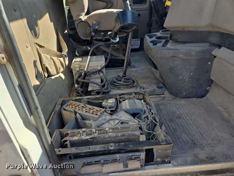 image for item EB1060 2003 International 5500i ready mix truck