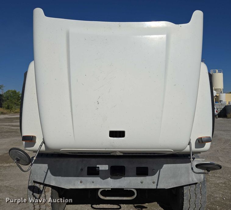 image for item EB1060 2003 International 5500i ready mix truck