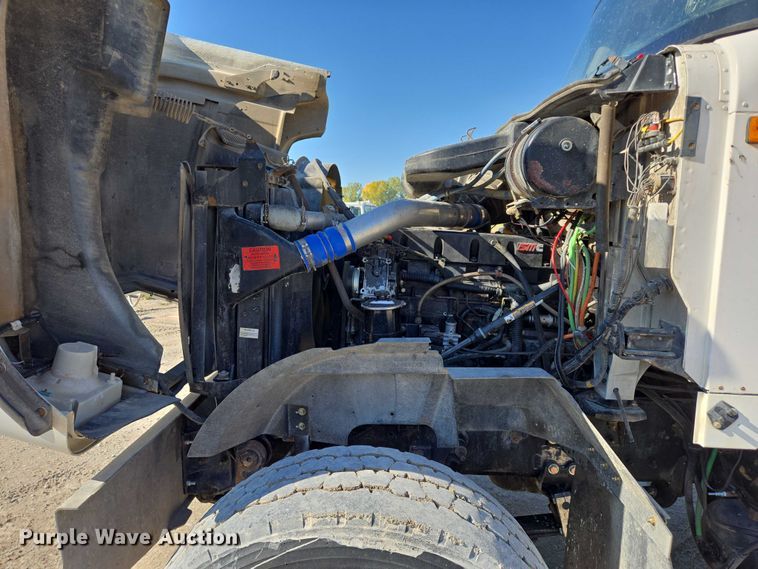 image for item EB1060 2003 International 5500i ready mix truck