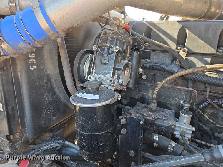 image for item EB1060 2003 International 5500i ready mix truck