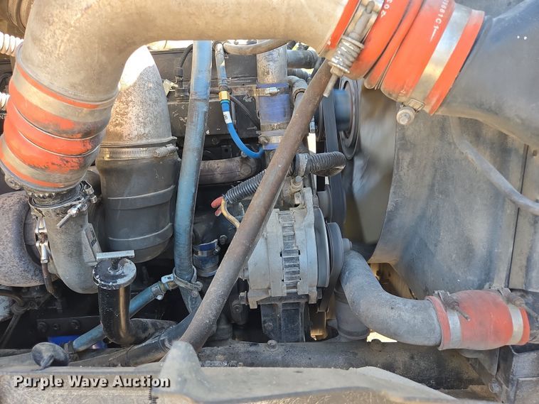 image for item EB1060 2003 International 5500i ready mix truck