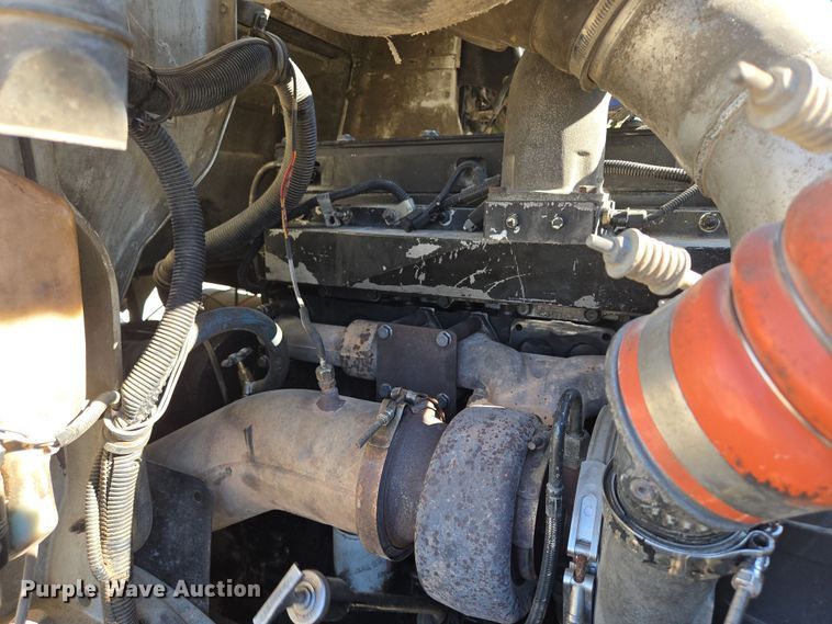 image for item EB1060 2003 International 5500i ready mix truck