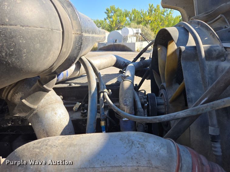 image for item EB1060 2003 International 5500i ready mix truck