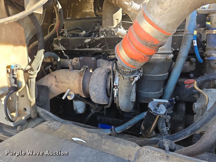 image for item EB1060 2003 International 5500i ready mix truck