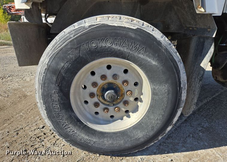 image for item EB1060 2003 International 5500i ready mix truck