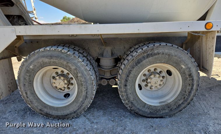 image for item EB1060 2003 International 5500i ready mix truck