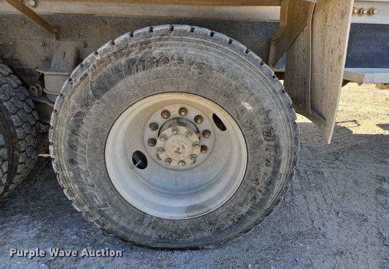 image for item EB1060 2003 International 5500i ready mix truck