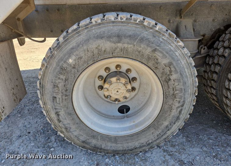 image for item EB1060 2003 International 5500i ready mix truck