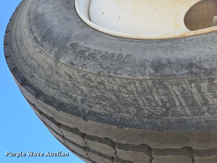 image for item EB1060 2003 International 5500i ready mix truck