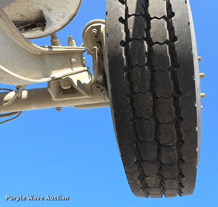 image for item EB1060 2003 International 5500i ready mix truck