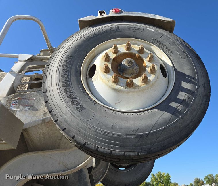 image for item EB1060 2003 International 5500i ready mix truck