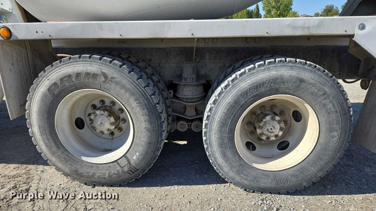 image for item EB1060 2003 International 5500i ready mix truck