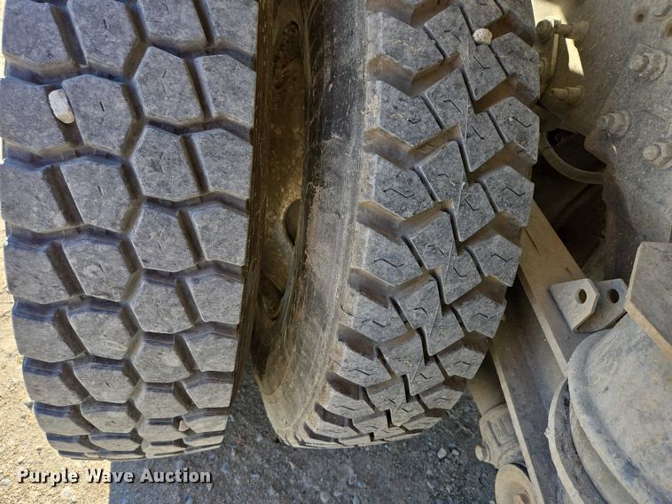 image for item EB1060 2003 International 5500i ready mix truck