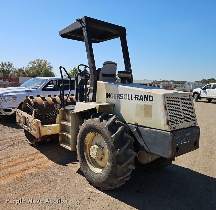 image for item EB8396 1998 Ingersoll Rand SD-70F Pro Pac single drum vibratory roller