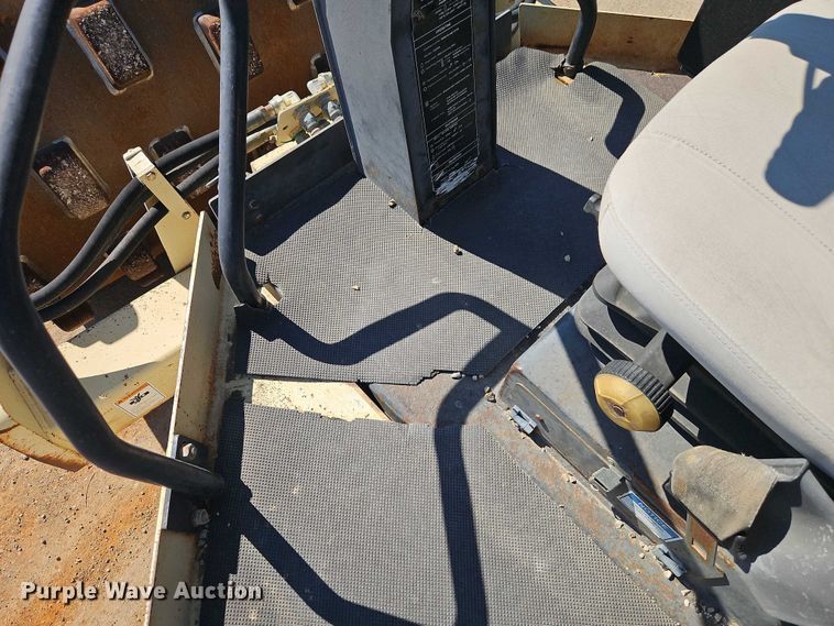 image for item EB8396 1998 Ingersoll Rand SD-70F Pro Pac single drum vibratory roller