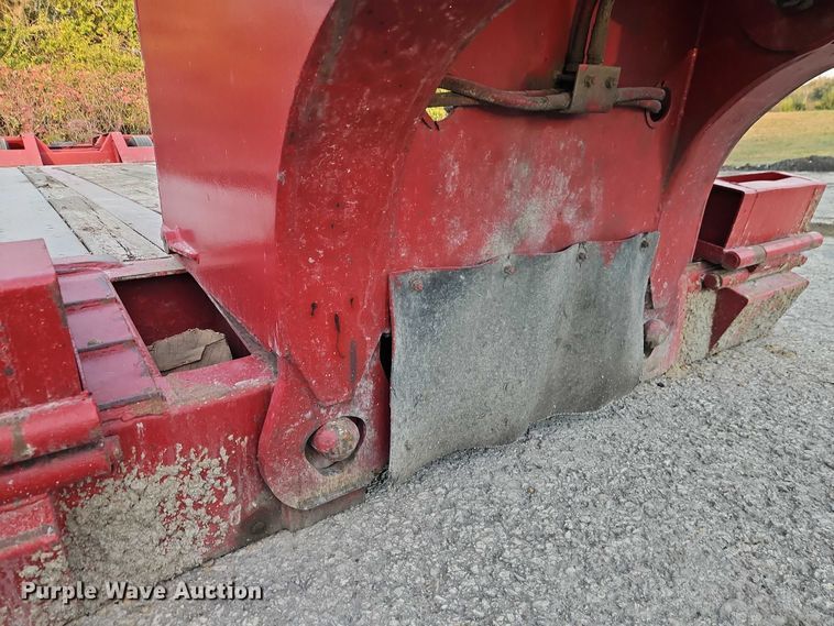 image for item EB8397 1990 Trail King Industries TK70DGP-432 lowboy equipment trailer