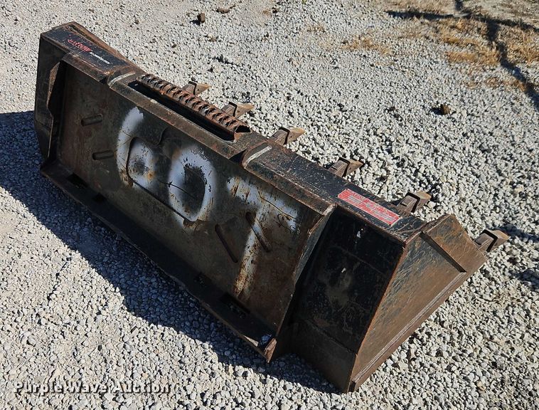 image for item EB8412 2020 Arrow 230600WUHT skid steer bucket