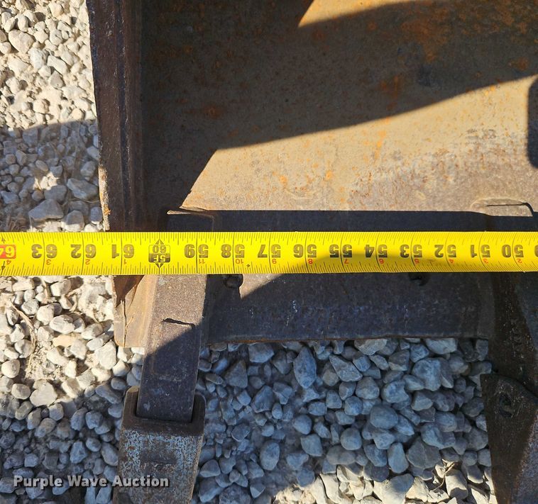 image for item EB8412 2020 Arrow 230600WUHT skid steer bucket