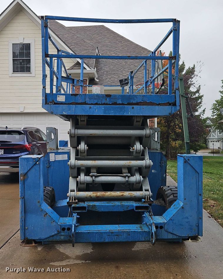 image for item EB8420 2004 Genie GS-5390 scissor lift