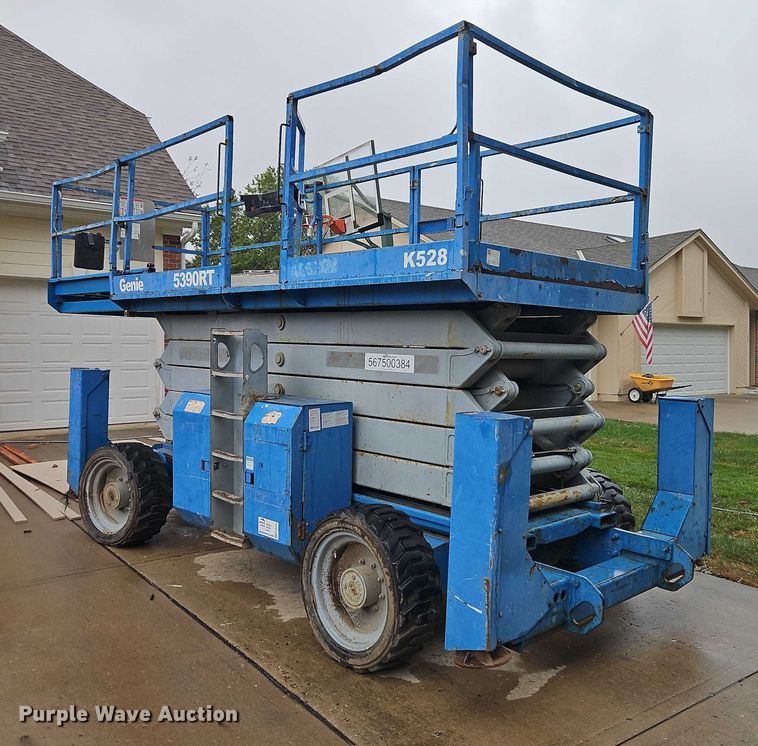 image for item EB8420 2004 Genie GS-5390 scissor lift
