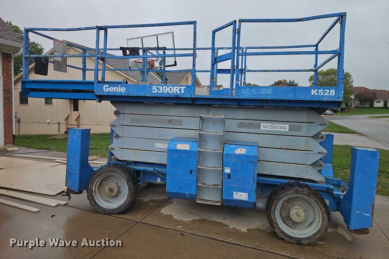 image for item EB8420 2004 Genie GS-5390 scissor lift