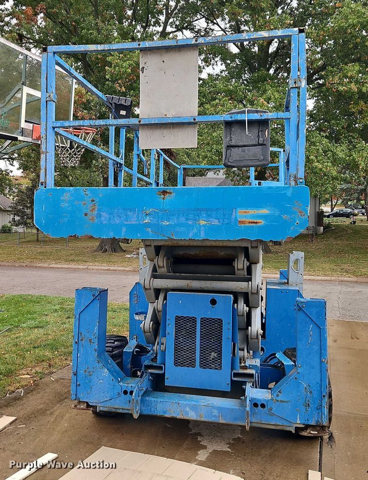 image for item EB8420 2004 Genie GS-5390 scissor lift