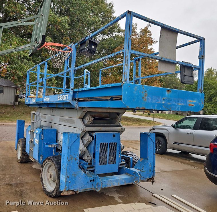 image for item EB8420 2004 Genie GS-5390 scissor lift